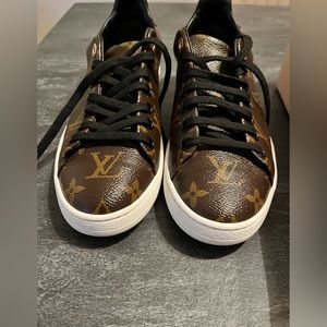 women’s Louis Vuitton Front row sneaker .